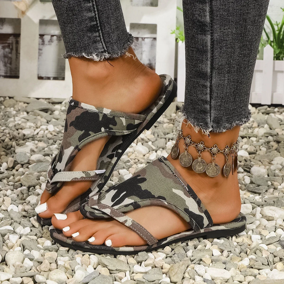 

Летние женские тапочки, модные сандалии на плоской подошве, легкая пляжная женская обувь в римском стиле, универсальные нескользящие тапочки, женские шлепанцы