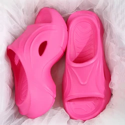 Pantofole con zeppa con suola spessa per donna 2024 estate sandali da spiaggia con plateau grosso donna Designer di marca scivoli all'aperto infradito