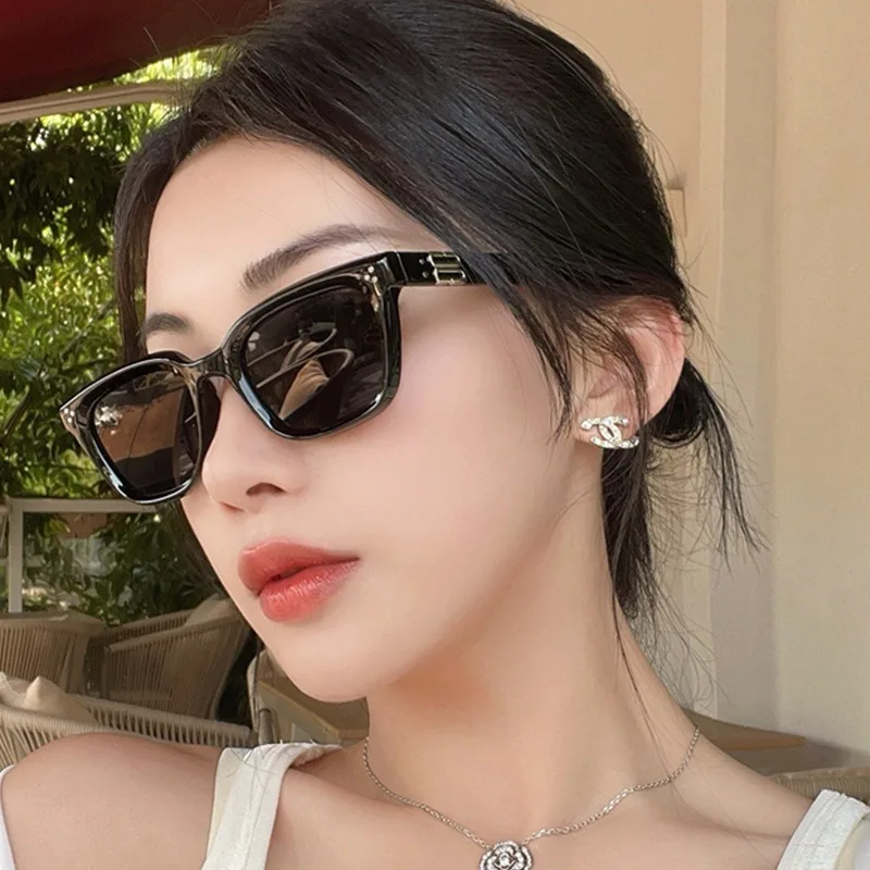 Retro Quadratische Sonnenbrille Frauen Mode Marke Designer Weibliche Shades UV400 Männer Trend Nieten Punk Sonnenbrille
