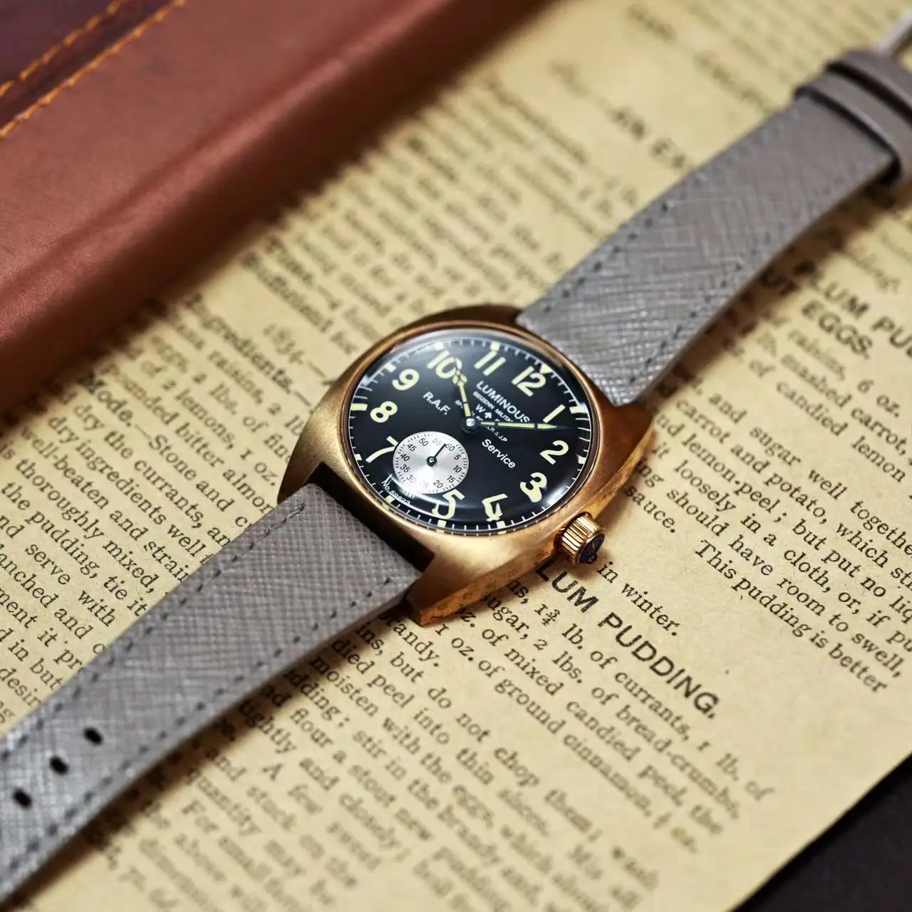 Seizenn W10 Field Watch Retro Arrow Pilot Watch Men Mechanical Manual Hand Wind Luminous Merkur CUSN8 Bronze Turtle Case Brown