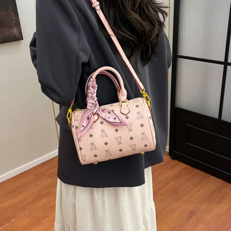 

Minimalist Unique Crossbody Handbag For Business Women With Solid Color And Elegant Leather Design