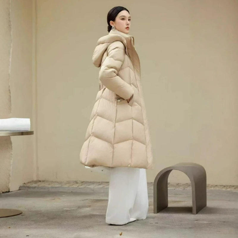 2026 inverno nuovo piumino d'anatra bianco con cappuccio a collo alto per donna stile lungo al ginocchio sopra la vita elegante versatile cappotto spesso