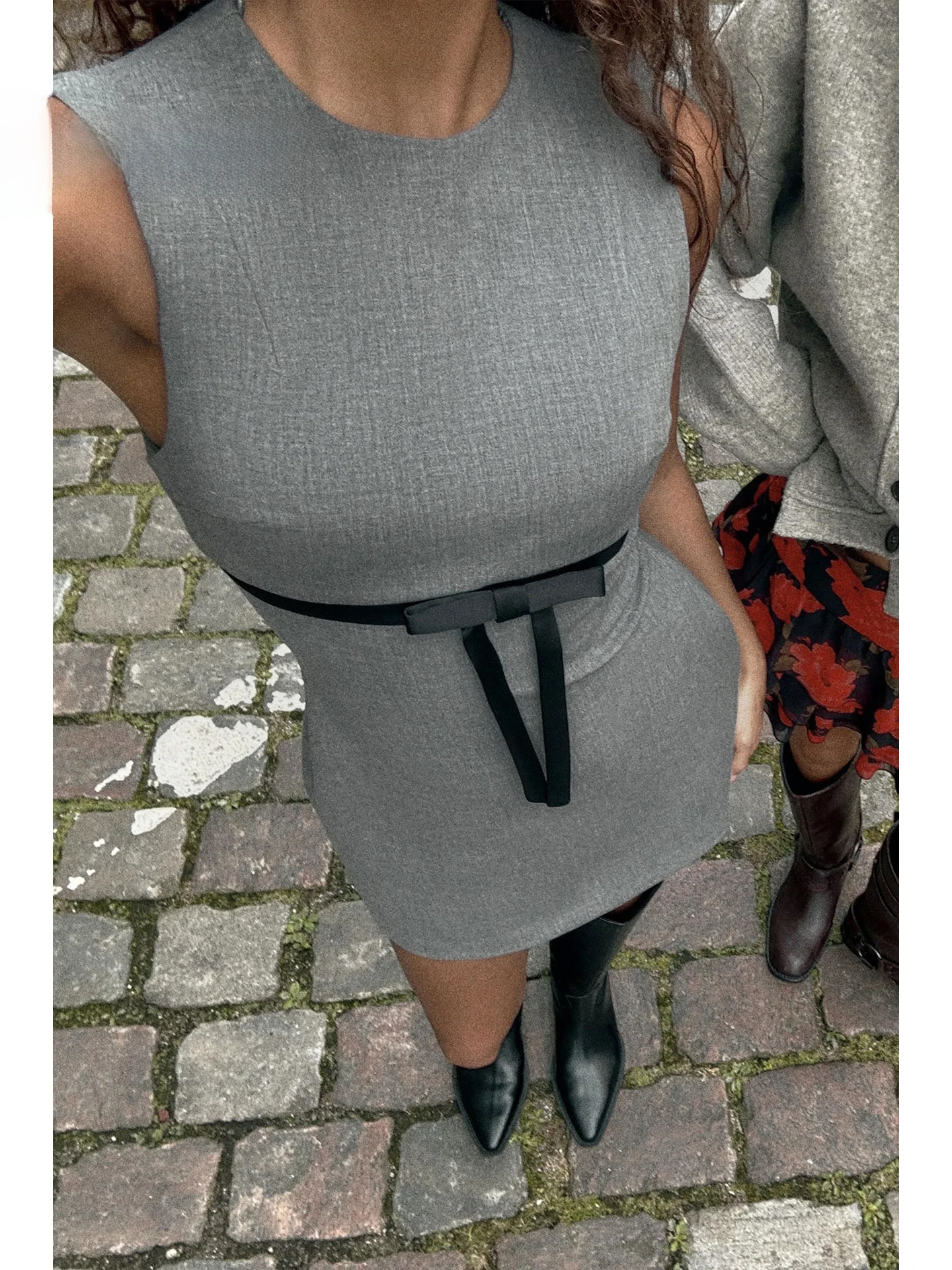 ZAPRHA 2025년 가을 실크 새틴 드레스 아름다운 매듭 디테일 캐주얼 라운드 네린 슬림 핏 여성 드레스