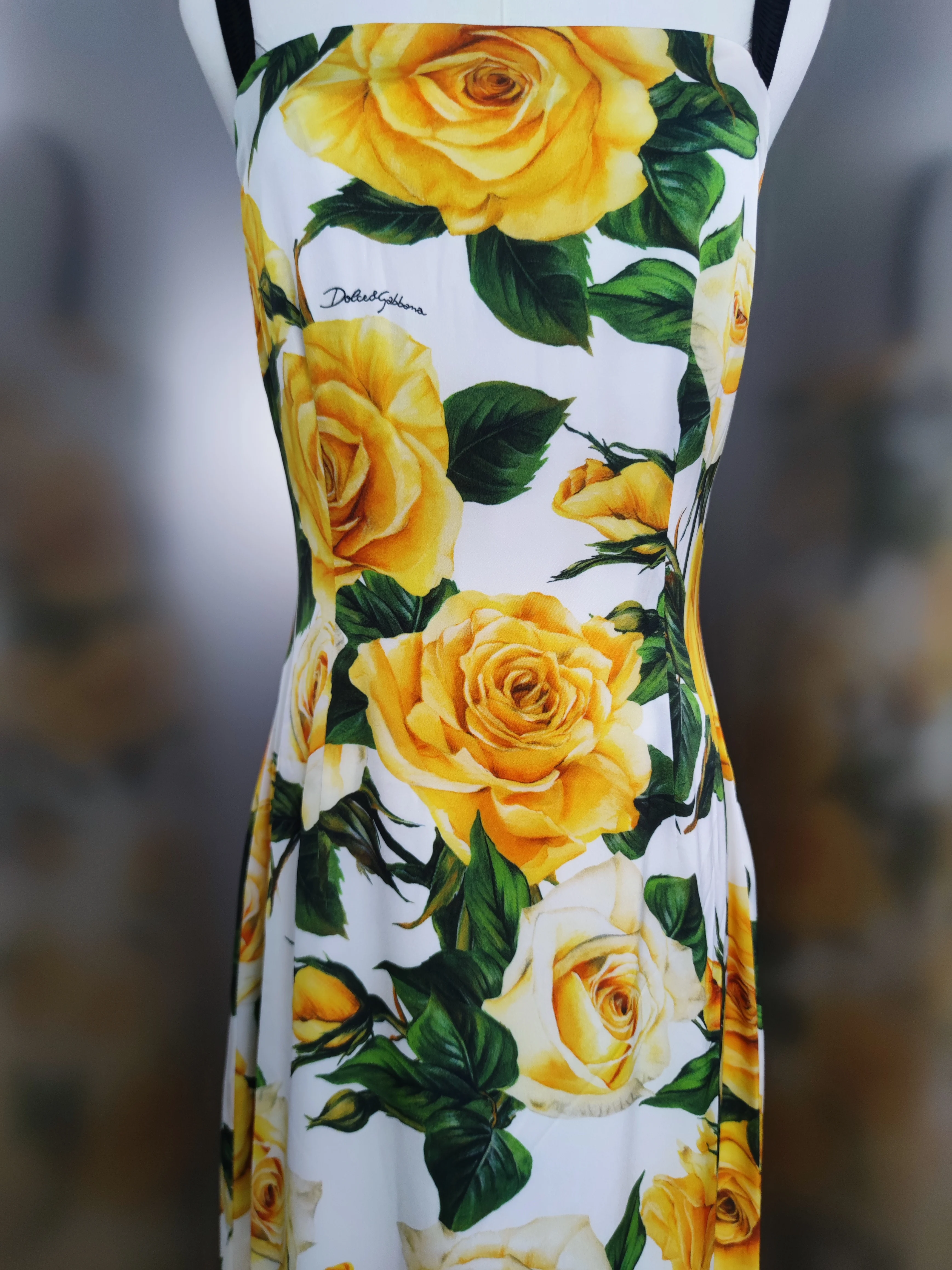 100% Mulberry Silk Halter Dress 2024 Summer Casual Style for Women Yellow Rose Print Mulberry Silk Halter Dress