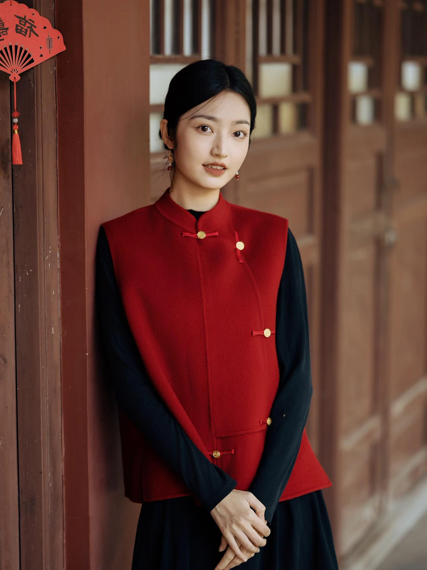 

Новый китайский двусторонний шерстяной жилет с золотыми монетами и символом удачи, красный свитер для привлечения богатства на Новый год, молодежная короткая куртка для...