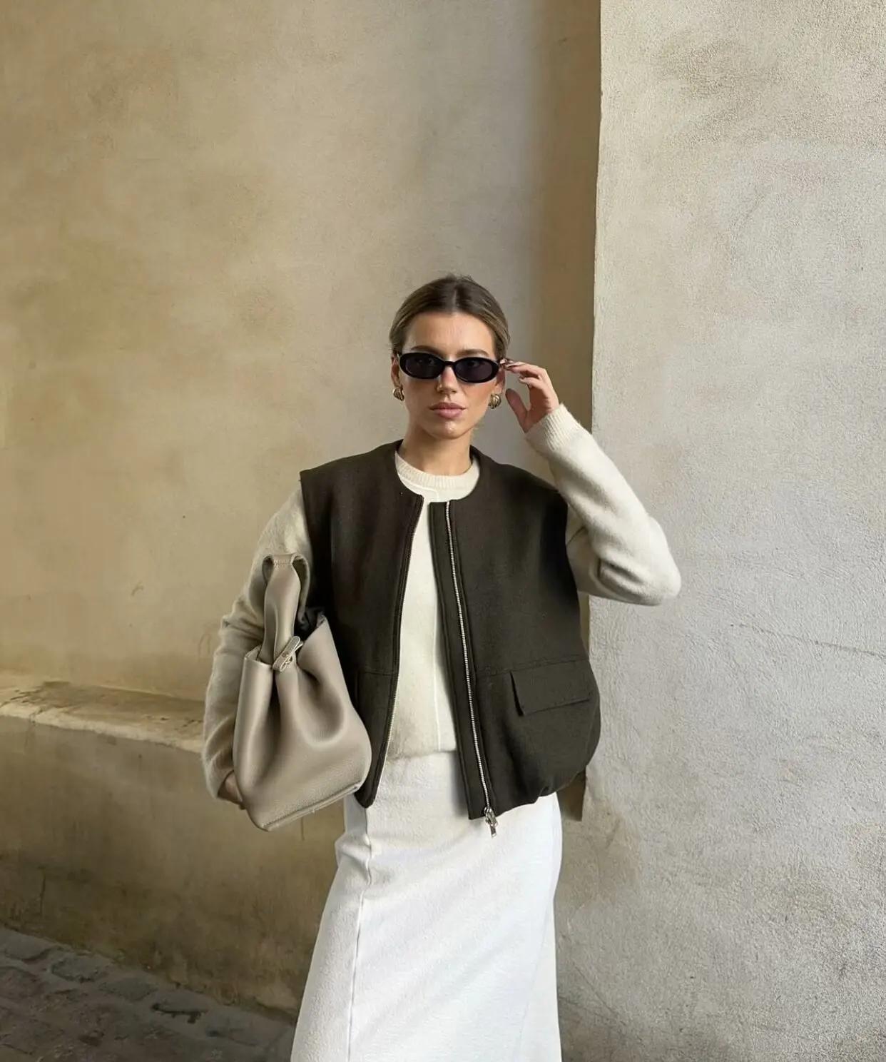 Women's Army Green Pocket Pleated Casual Vest Round Neck Sleeveless Fashion Trend 2026 Spring and Autumn New Style