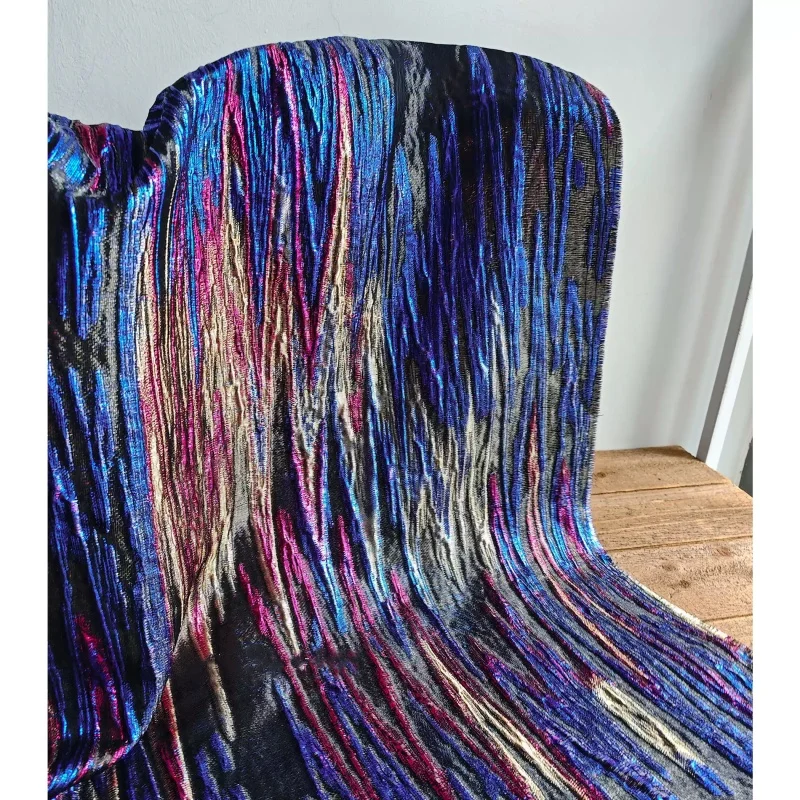 黒と青の三次元テクスチャジャカード織り明るいシルク素材、ドレスの装飾や衣類の生地に最適な創造的な素材