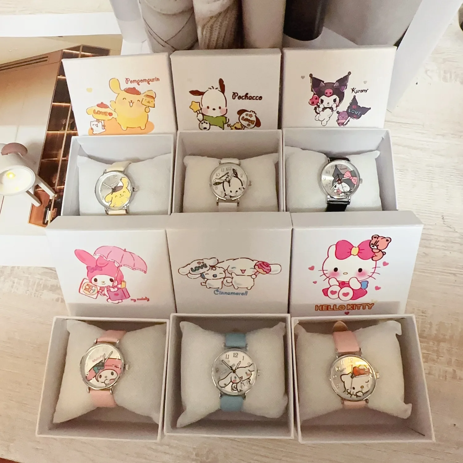 Подарочная коробка HelloKittys Watch Kuromi Cinnamoroll Pochacco Pompompurin Кожаные универсальные кварцевые наручные часы Подарочная коробка Подарки для девочек