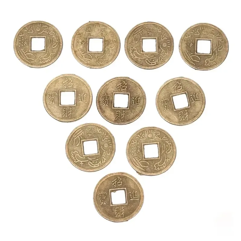 100 pièces de monnaie en or anciennes de Feng Shui chinois, représentant la richesse, la santé et la chance comme talismans