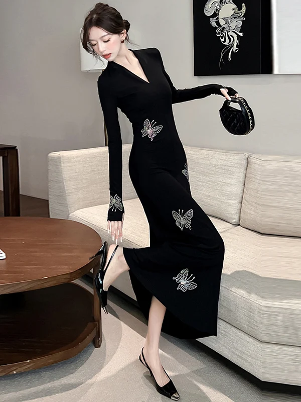 

Элегантное бархатное платье с высокой талией, вышивкой, длинными рукавами, V-образным вырезом, стройнящее, модное, черное.