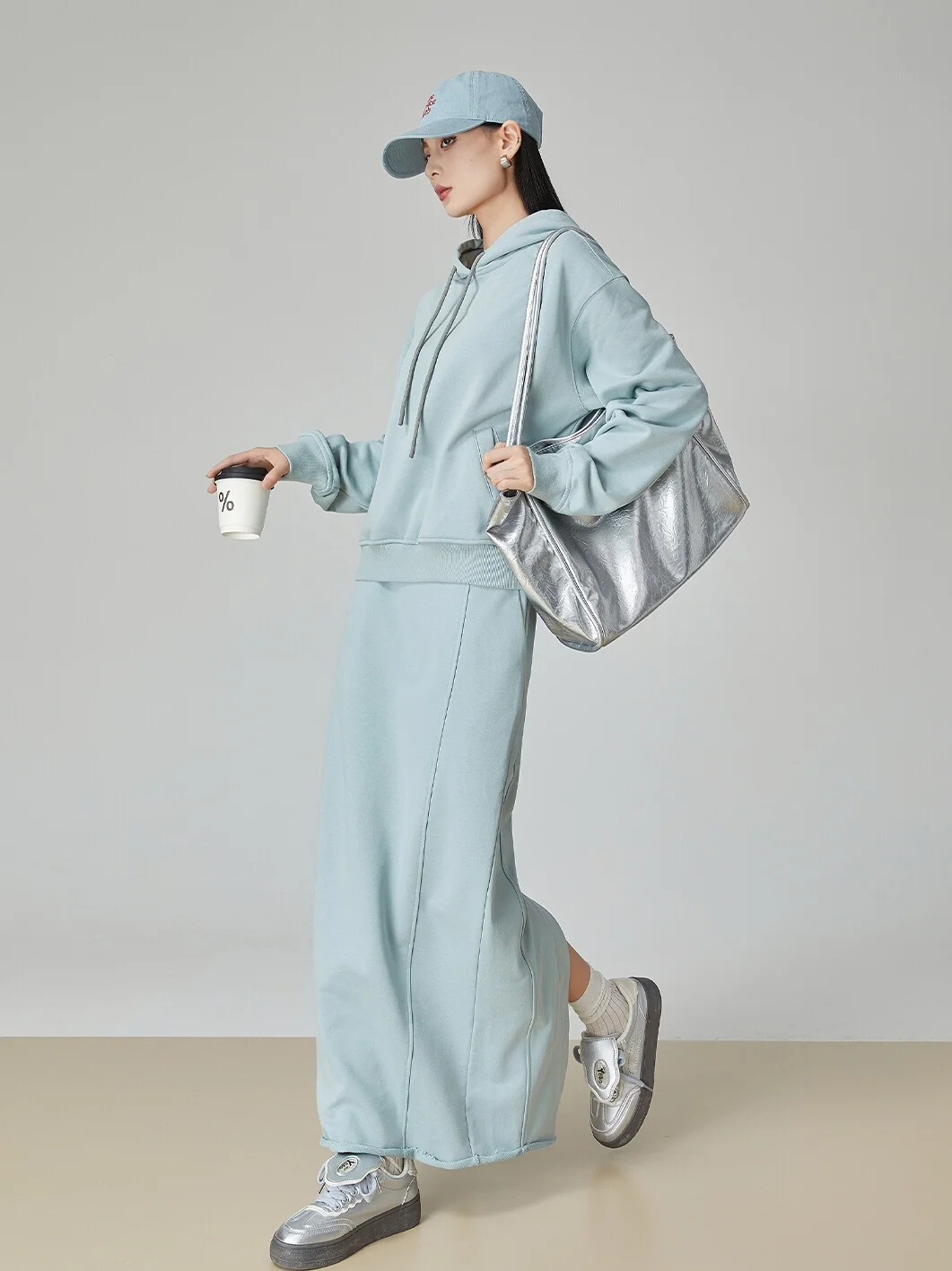 

Повседневный комплект свитшотов премиум-класса с капюшоном, женский весенний комплект 2024, новая корейская свободная юбка, комплект из двух предметов, моющийся ансамбль