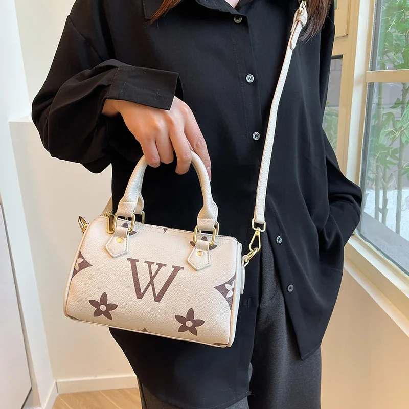 

Современный кошелек-мессенджер в стиле ретро — элегантная сумка через плечо с однотонным дизайном и минималистской кожаной конструкцией в стиле Парижа