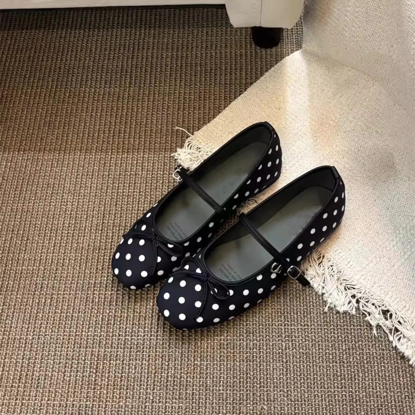レトロポルカドットメリージェーンフラットバレエシューズ女性の春夏の新しいスタイルのノットデザインのスリッポンフラットシューズファッションa…