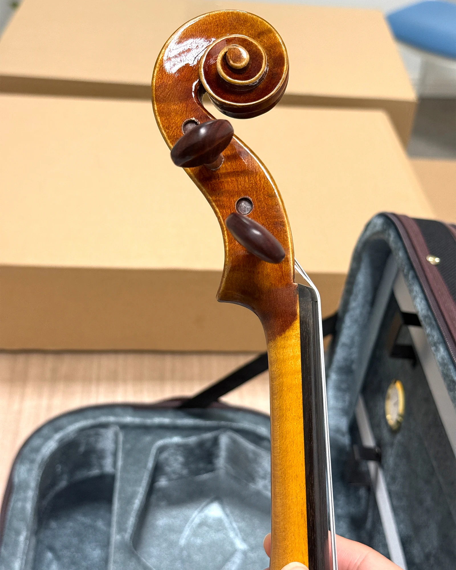 Handmade Violin 4/4, Made from Selected European Spruce Wood over 10 Years Old, with Jujube Wood Fittings. Professional Violin Set with Matching Bow and Case, Suitable for Professional Performers - view 6
