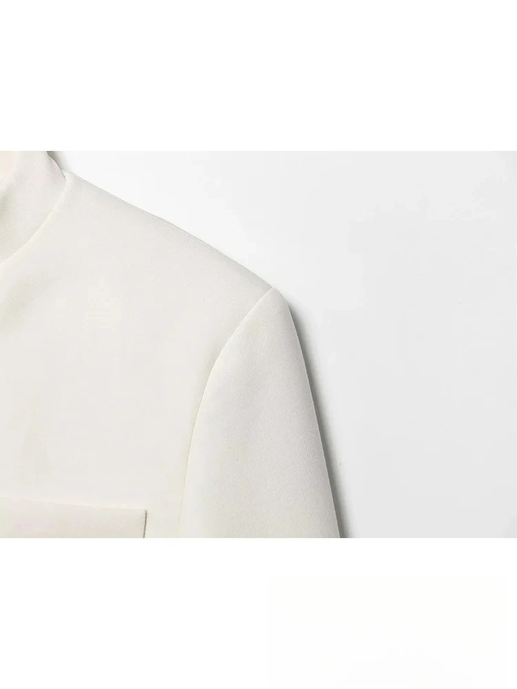 เสื้อเบลเซอร์ลำลองสำหรับผู้หญิง KONDALA รุ่น Holiday สีพื้น กระดุมแถวเดียว คอทรงกลม แขนยาว เสื้อเบลเซอร์สั้น แฟชั่นฤดูใบไม้ร่วง 2025 เสื้อเบลเซอร์สำหรับสุภาพสตรีทำงาน