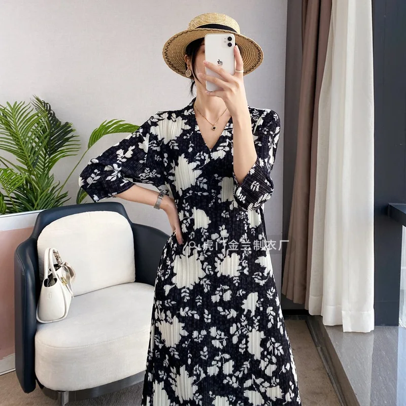 

YUDX Miyake Pleated Spring and Summer Three-quarter Sleeve with Waistband Shows Thin Temperament V-neck Floral Women's Dress
