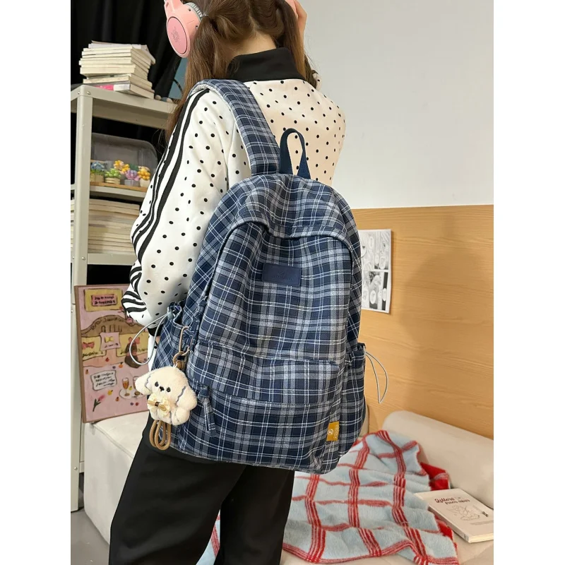 

Autumn and winter vintage plaid schoolbag for female students, stylish and attractive college-style backpack, versatile and ligh