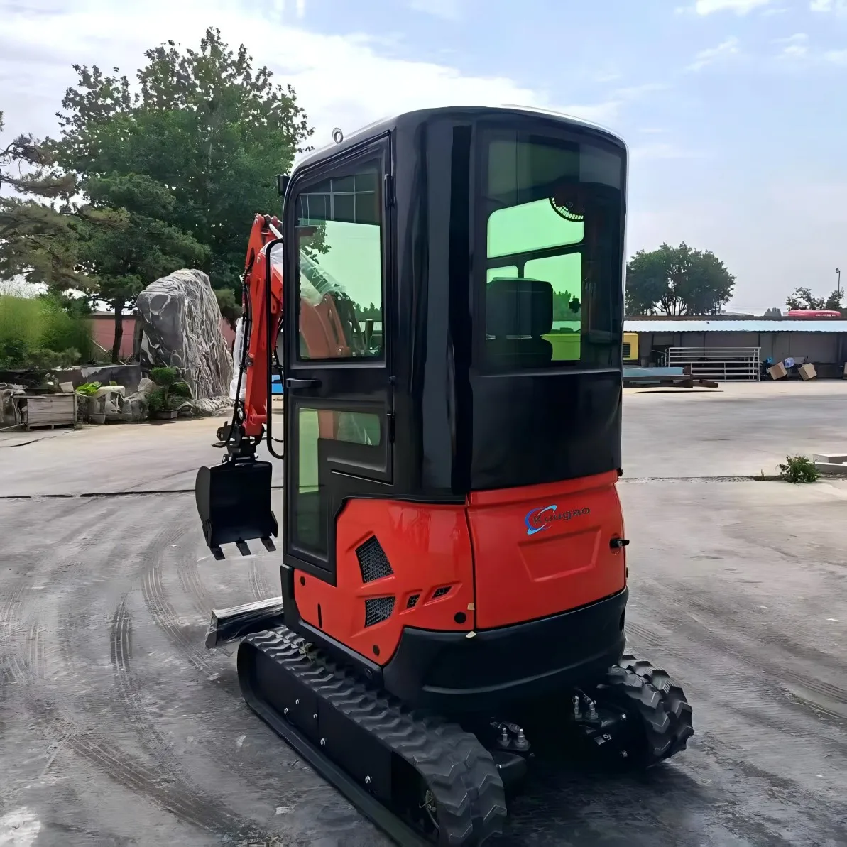 China 2 Ton 1.8 Mini Excavator Free Shipping Customized Multi-function Kubota Engine Digger Small Crawler Farm Excavators Home