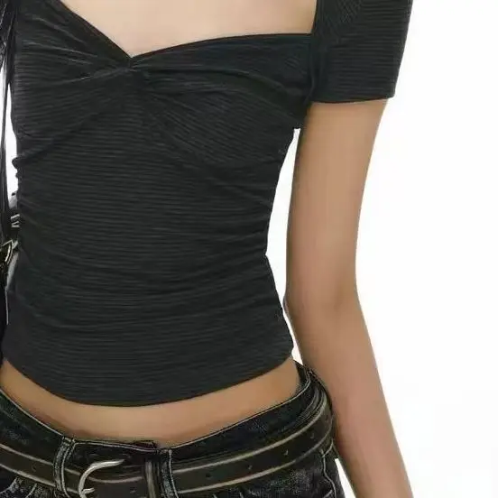 American Retro Spicy Girl Striped Twisted Slim Fit Short Sleeved T-shirt 2026 Summer New Short Top Women