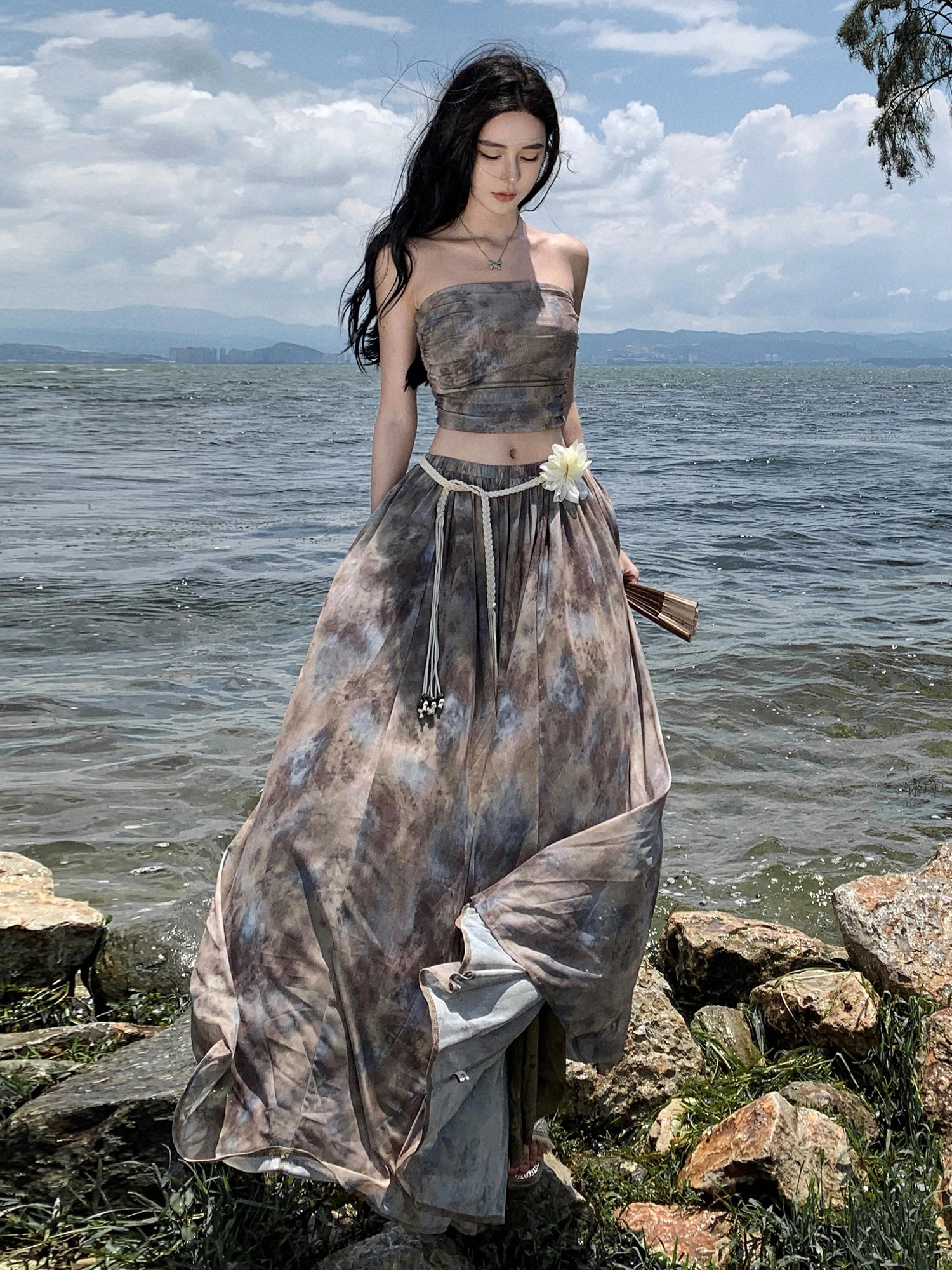 

Сексуальный праздничный комплект из двух предметов без бретелек с принтом для женщин, дизайнерский трехмерный бюстгальтер на бретельках, топ + юбка-миди, летний костюм WH11