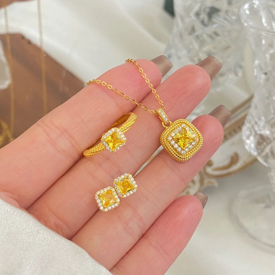 

Small cube sugar necklace for women, small yellow crystal collarbone chain, light luxury and niche design