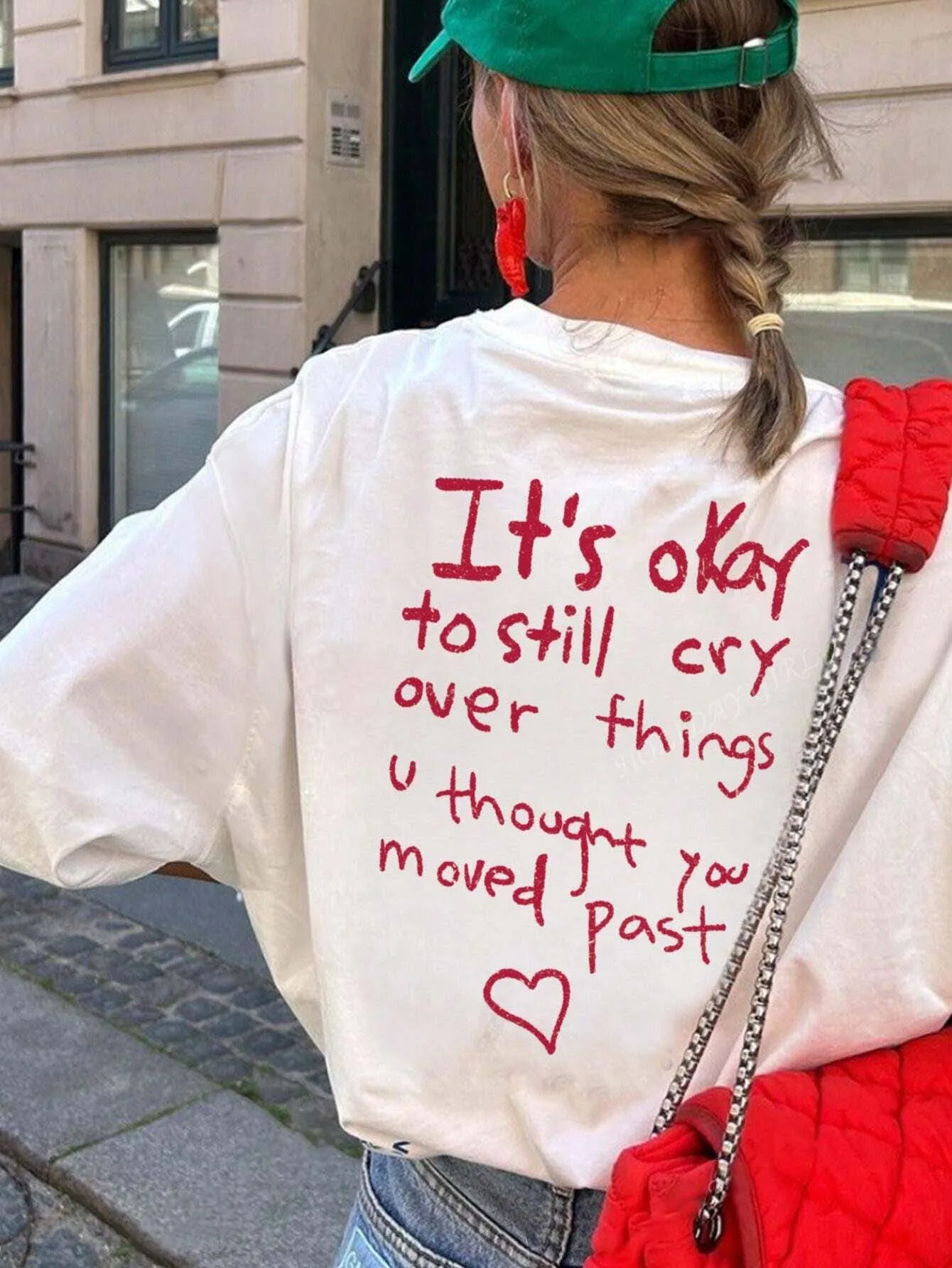 

Футболка с рисунком «It's Ok to Cry» больших размеров, белая, с коротким рукавом и эмоциональным слоганом