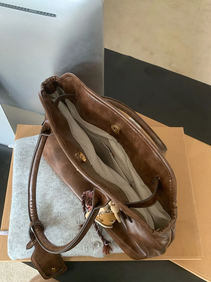 حقيبة يد فاخرة بتصميم عتيق، حقيبة كتف نسائية كاجوال ذات سعة كبيرة، حقائب يد بسيطة للتنقل من جلد البولي يوريثان #3