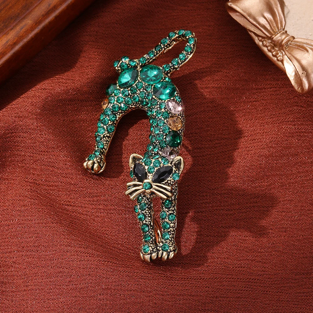 Colorful diamond cat brooch, elegant and gorgeous style, lazy animal, brooch,