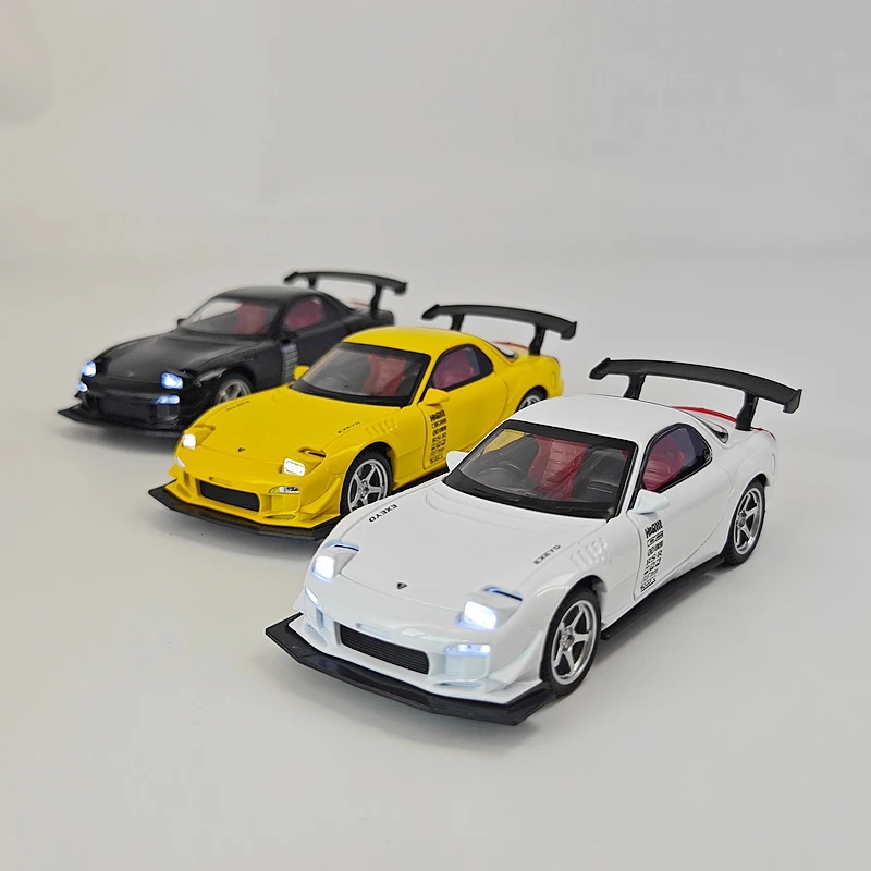1: 32 Simulation Mazda RX-7 FD Edition Alloy Car Model has simulated sound and lighting functions, rich details