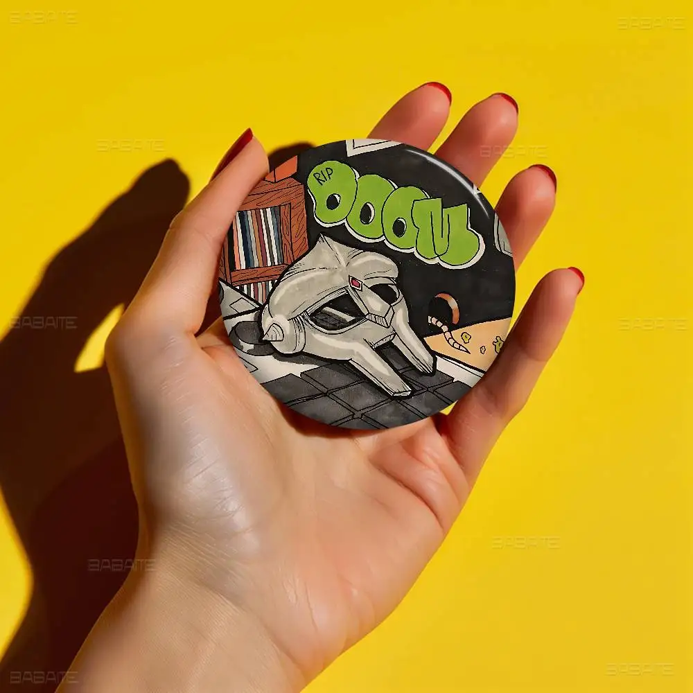 MF DOOM مغني الراب 32/44/58 مللي متر تخصيص زر دبابيس لطيف مضحك الإبداعية شارة مجوهرات ديكور هدايا للأصدقاء #6