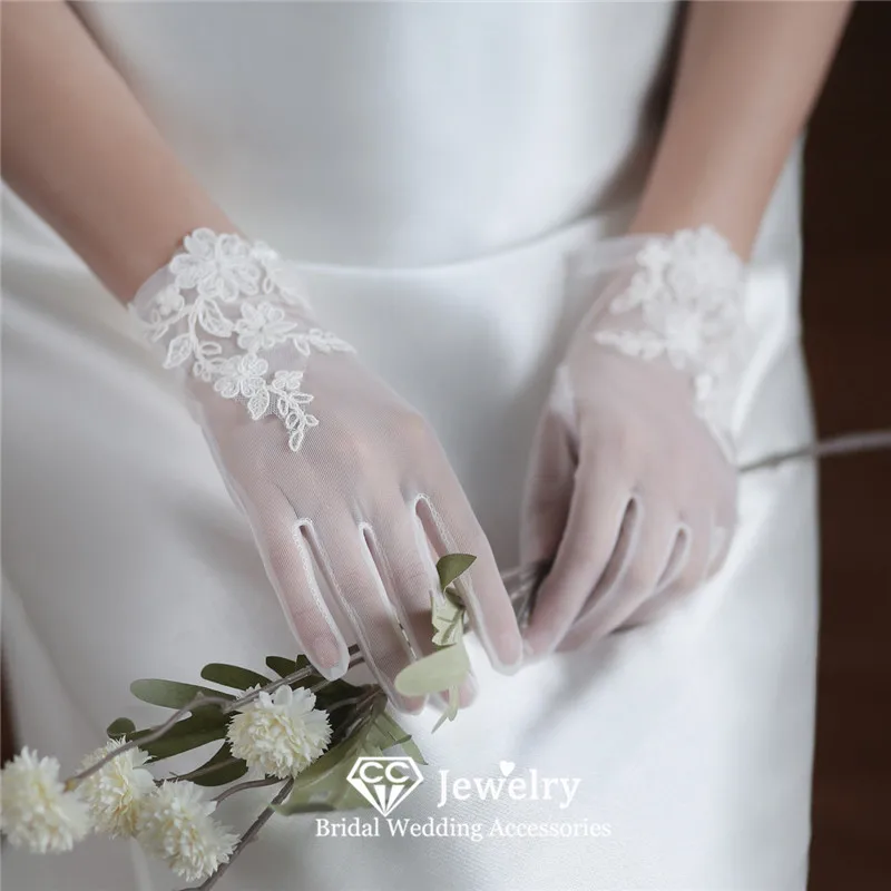 CC Wrist Gloves for Women Wedding Accessories Bridal Dress Engagement Short Mittens Appliqued White Ivory Color Glove Gift WG060