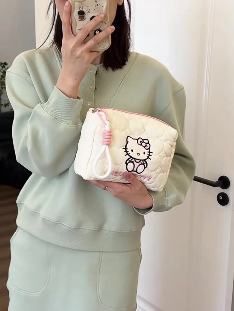 

Sanrio cartoon soft cute storage bag high value large capacity girls heart sundries clutch makeup bag storage bag