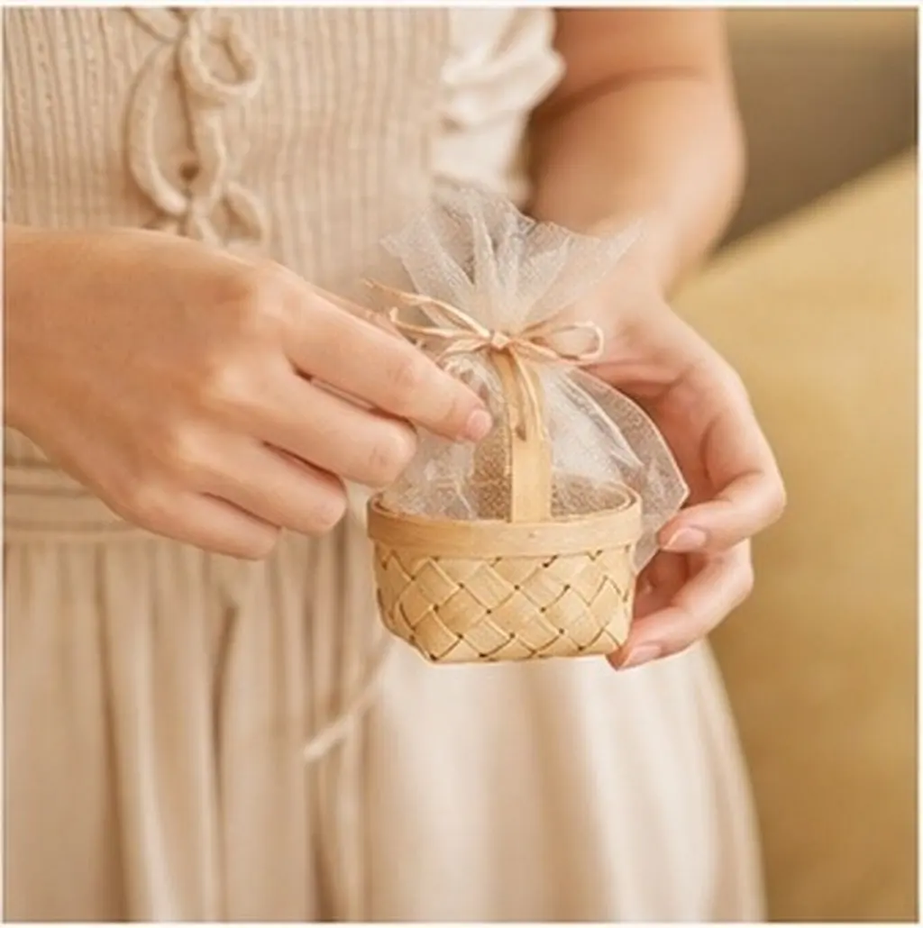 10Pcs Exquisite Mini Wooden Woven Baskets Rustic Delicate Gift Storage Baskets for Wedding Anniversaries Micro Landscaping Decor