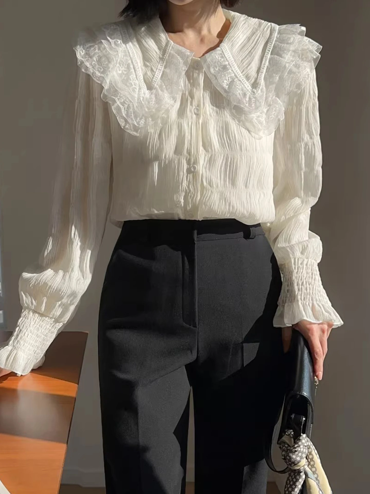 

Ele Pleated Doll Collar Bell Sve irt Women's Early Spring New Sle Slim Fit Versatile Chiffon Top Korean Sle Commute