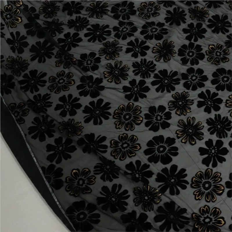 ชุดนอนผ้ากำมะหยี่ทอลายลายนูนแบบเผาและรีด