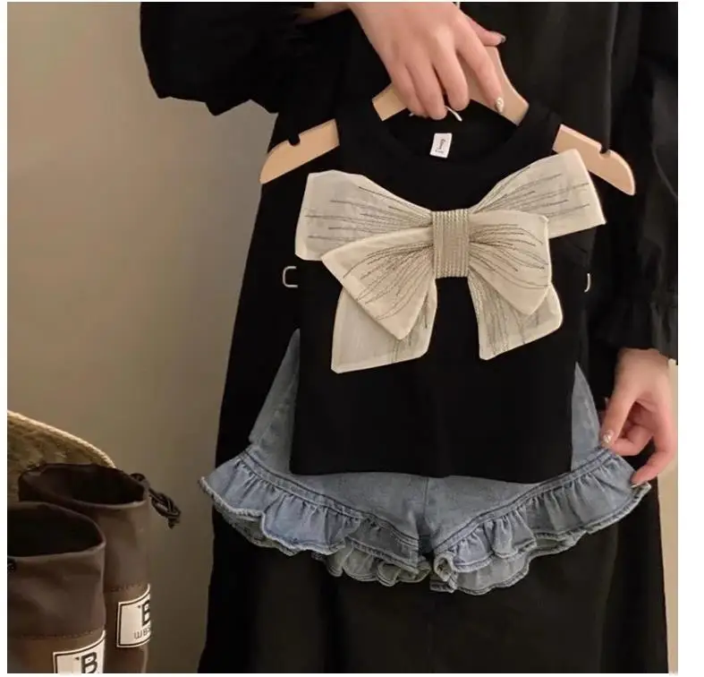 

T-shirt and overalls Girls' striped long-sleeved