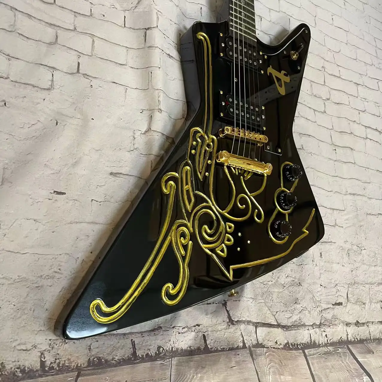 Electric Guitar 6 Chord Heterosexual Carving Edition, Black Body with Gold Carving Stripes, Factory Realistic Photo, Order and S