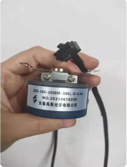

Original ZKD-56V-250BM-G05L-D-0.4m Encoder 56V-102.4BM-G05L-D-0.4m