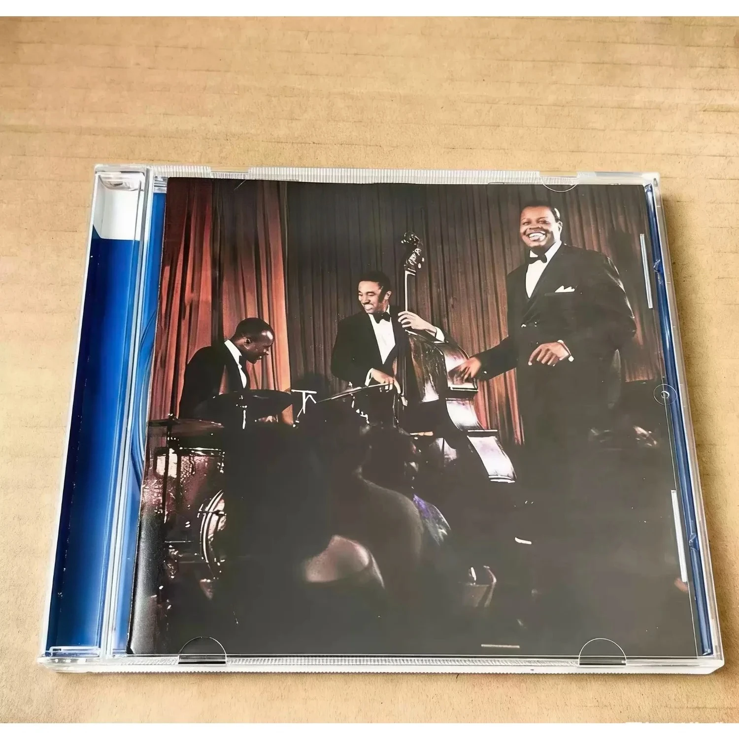 Album de jazz Piano Trio classique, couverture photo noir et blanc d'une performance live vintage, CD de collection audiophile remasterisé