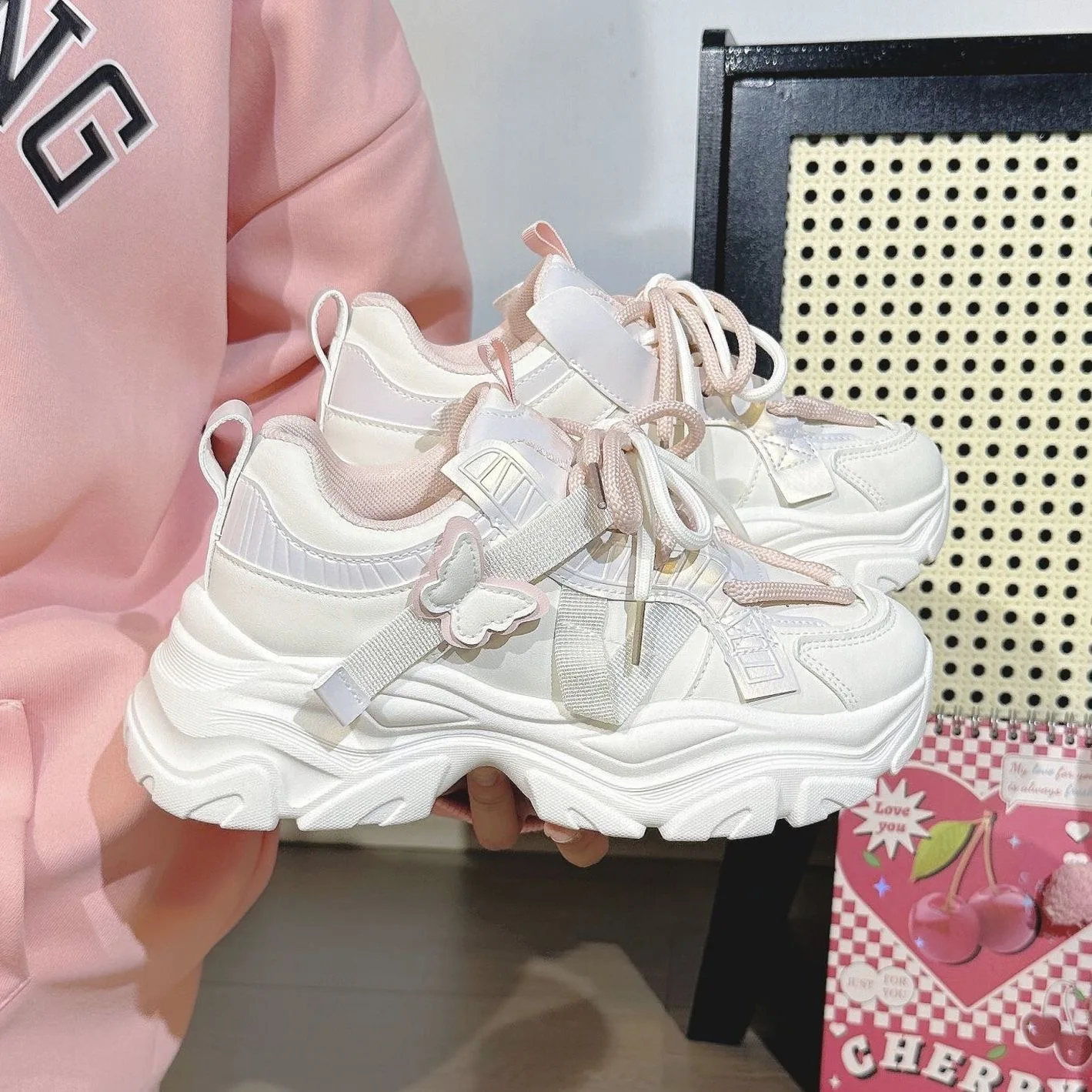 2026 Frühling Herbst Neue Damenmode Atmungsaktive Ultraleichte Dad-Sneaker im Butterfly-Stil mit dicker Sohle und erhöhtem Absatz – Detail 6