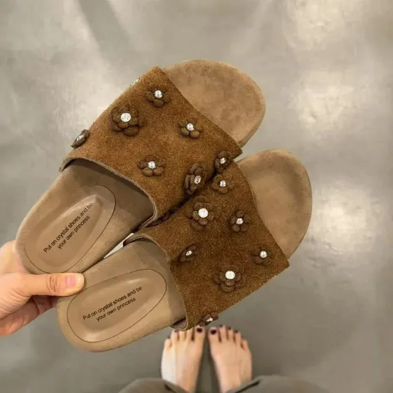 Designer Parfüm Dekoration Fell Hausschuhe Frauen Rosa Rutschen Frauen Winter Flip-Flops Kamelie Perle Perlen Pelz Sandalen