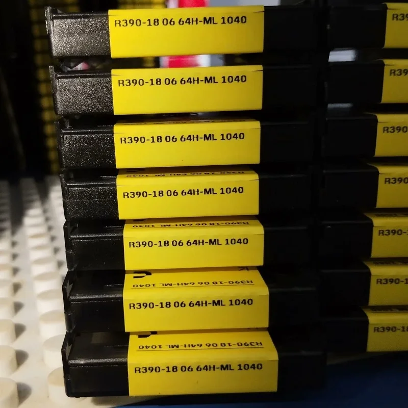 

Hard alloy cutting blades R390-180664H-ML 1040