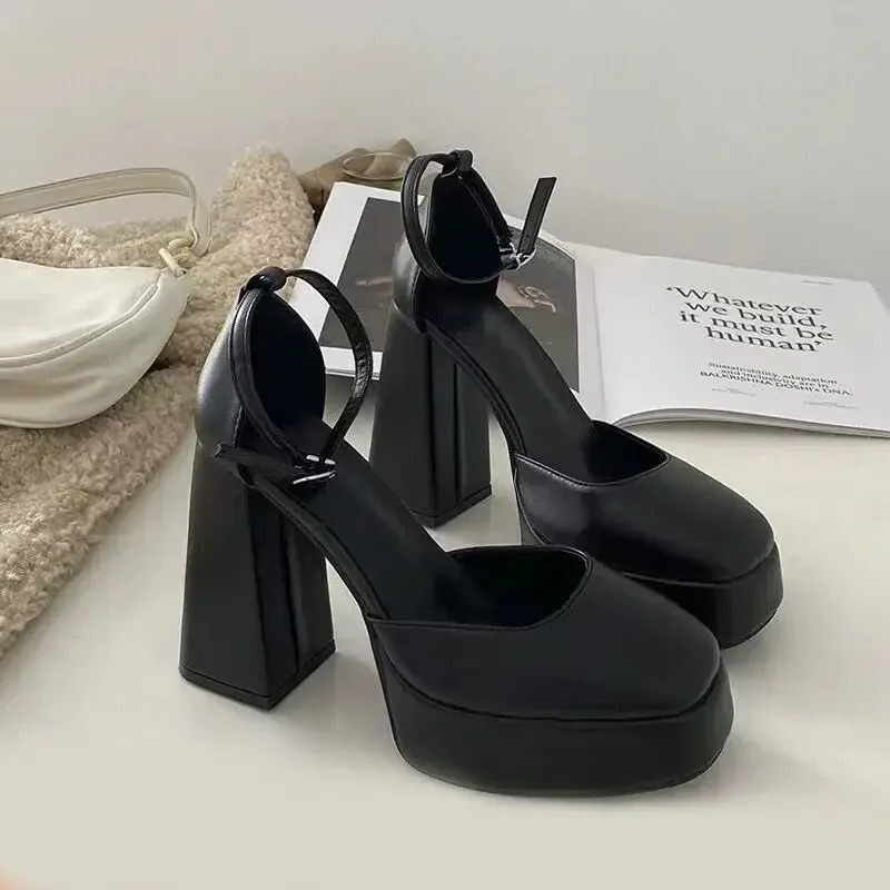 Schwarze quadratische Kopf-High-Heels für Damen, Sommer, dicker Absatz, Barbie-Schuhe, wasserdichte Plattform, Mary Janes-Sandalen mit Schnalle