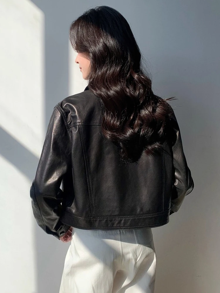 Casual zwarte lederen jassen voor dames lente herfst 2025, nieuwe high-end eenvoudige zachte slanke korte echte schapenvacht jas