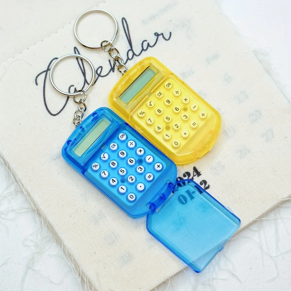 Mini calculadora de 8 bits, llavero exquisito, calculadora abatible colgante, suministros para estudiantes, Color gelatina, acceso diario de aprendizaje portátil