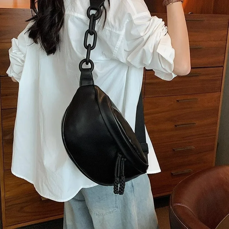 

Chain Breast Bag Women's Messenger Bag Trendy Brand Fashion One Shoulder Sports Leisure Bag Exquisite Simple Retro Personalized