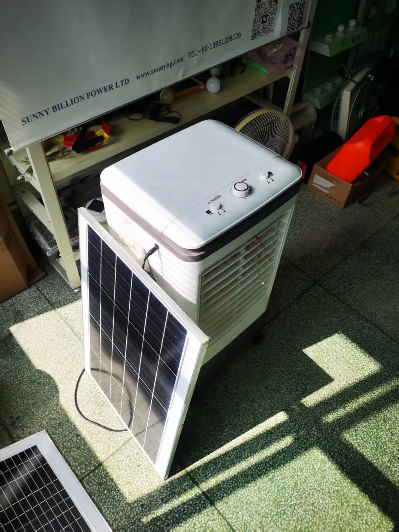 Aria condizionata Acqua solare Condizionatore d'aria Ventilatore 40L Condizionatore d'aria Finestra Ventilatore CA con batteria solare LifePo4