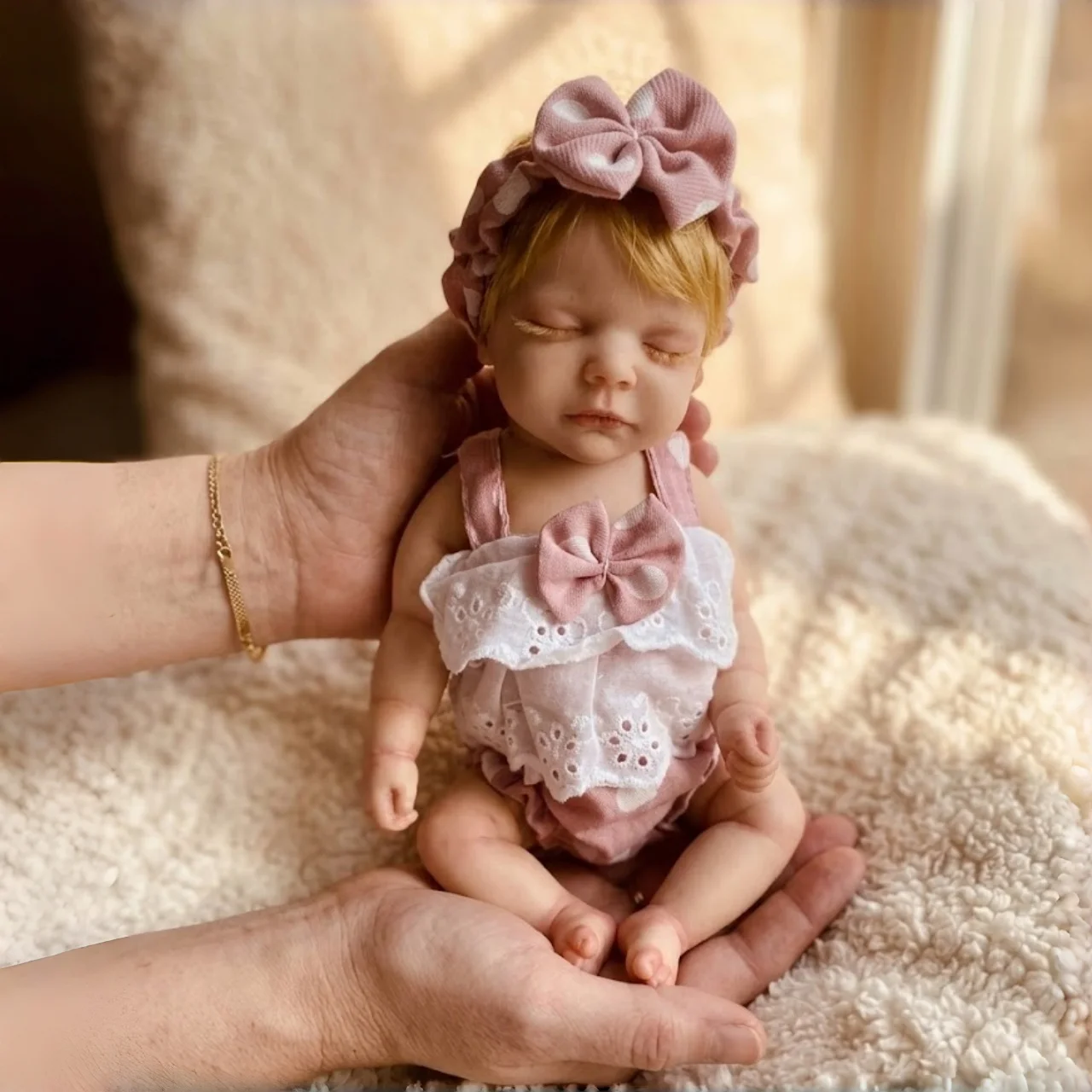 AnjoDoll 1 PC 10inch Cuddly Full Solid Soft Silicone Reborn Doll Waterproof Anatomically Accurate Girl Ideal Doll Toy Gift