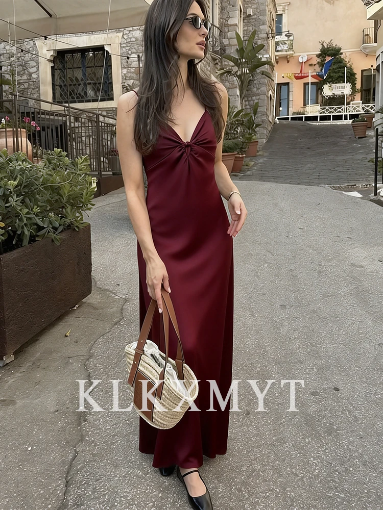 ชุดเดรสยาวผ้าซาตินแบบผูกคอ แนวเซ็กซี่ แฟชั่นคอวี แขนกุด เปิดหลัง สำหรับผู้หญิง ปี 2025 เหมาะสำหรับฤดูร้อนและฤดูใบไม้ร่วง  ชุดเดรสยาวสำหรับงานปาร์ตี้ สวยสง่า