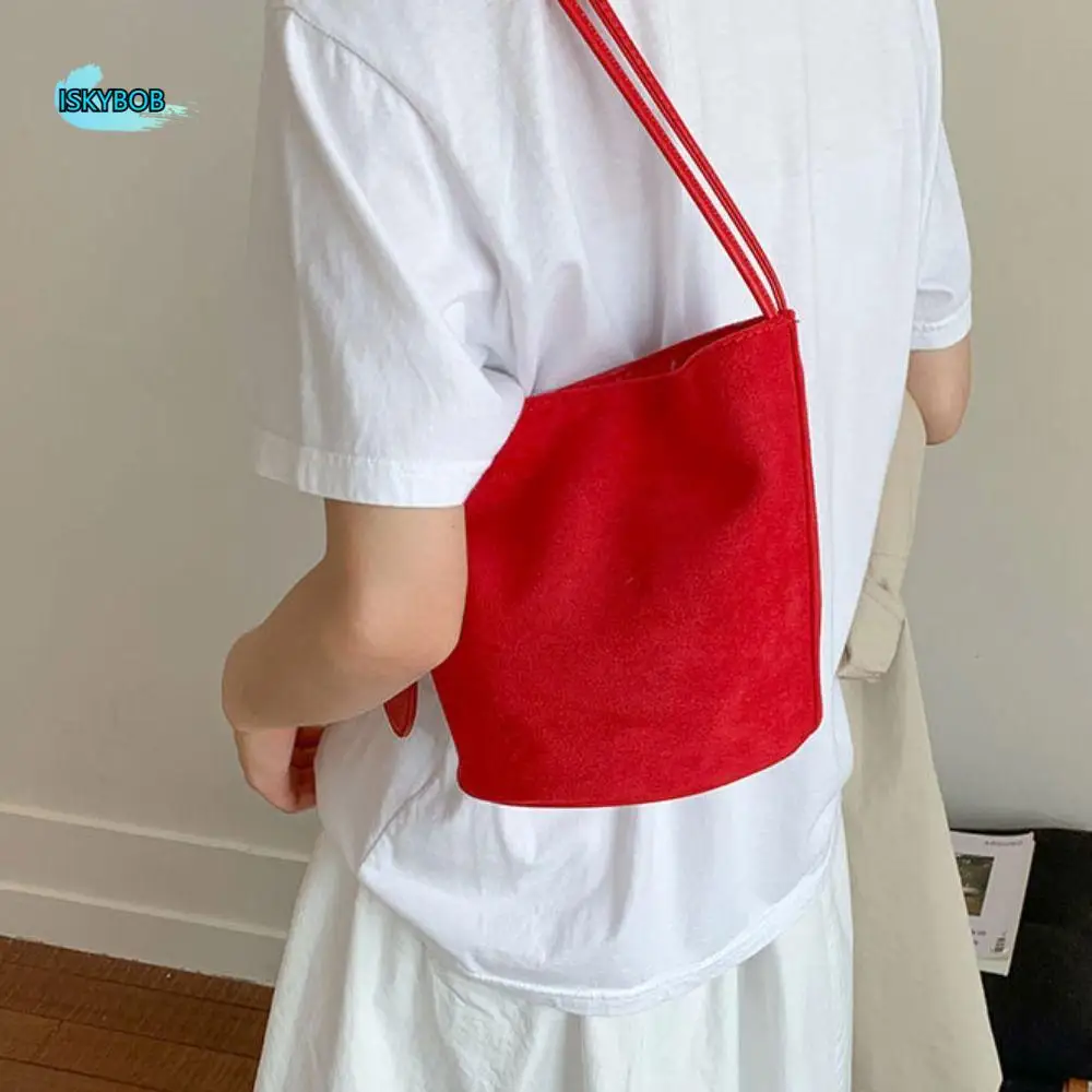 

Сумка-ведро из искусственной замши с круглым кулоном, большая вместительная сумка-хобо с напуском, сумка-ведро, сумка на плечо, однотонная большая сумка